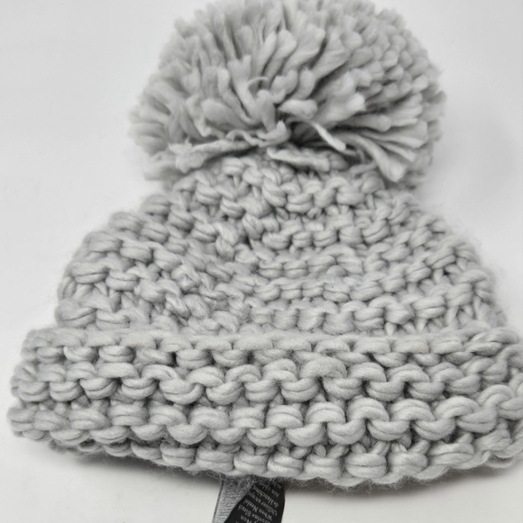 VINCE CAMUTO CHUNKY KNITWEAR CROCHET KNIT LIGHT GREY POM POM BEANIE HAT WOMEN OS - Picture 8 of 12